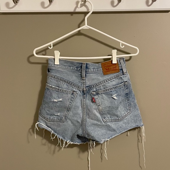 Levi’s Jean Shorts - Picture 3 of 3